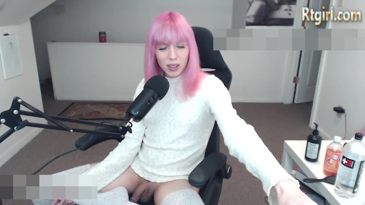 pink hair shemale beauty webcam solo