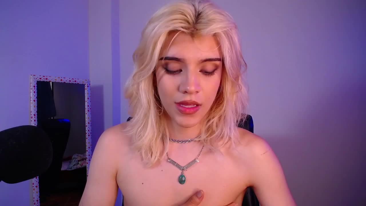 sexy femboy camshow!